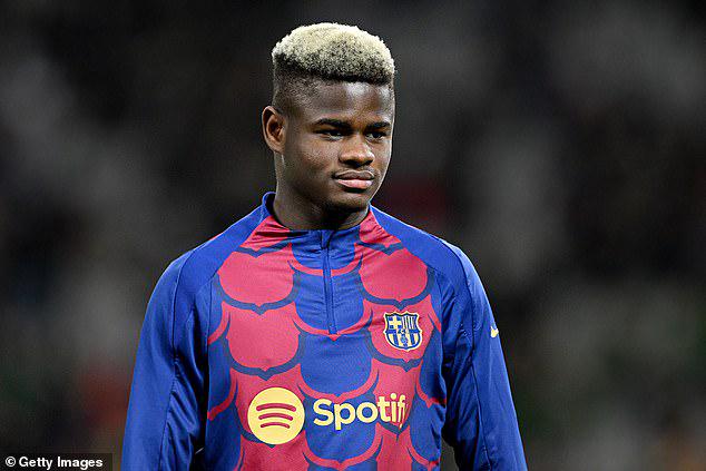 记者Sim, 动能力的球, 左后卫的位 记者Sim, 动能力的球, 左后卫的位