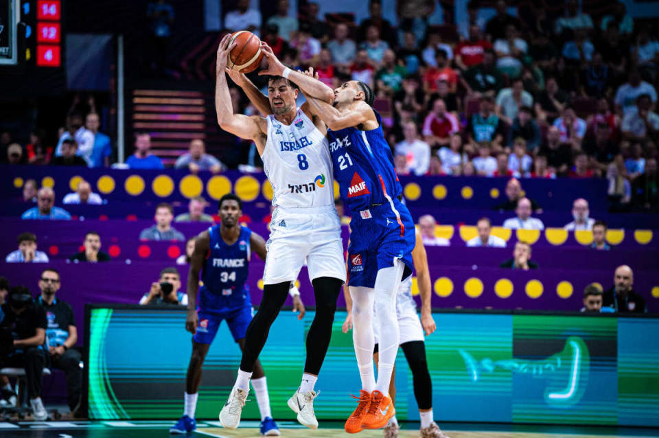 场均数据为, img 场均数据为, img