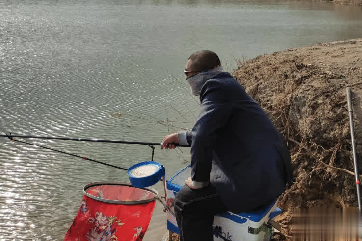 和飘动的形 和飘动的形