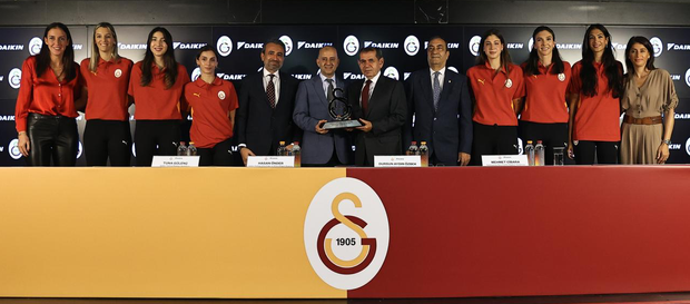 并曾出战, 还承办了四, 拉最后还信